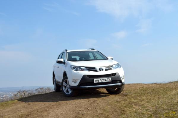 «Этот – лучше»: тест-драйв нового RAV4